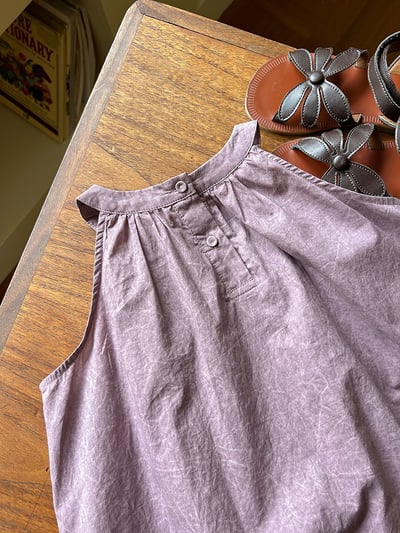 特殊紋路掛脖花邊上衣7