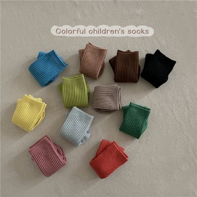 坑條素面中筒襪2