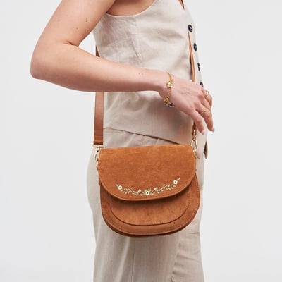 Fable England 焦糖麂皮刺繡馬鞍包1