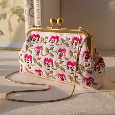 Fable England 復古刺繡珠扣包1