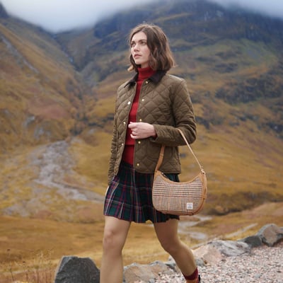 Islander 奢華真皮半月包1