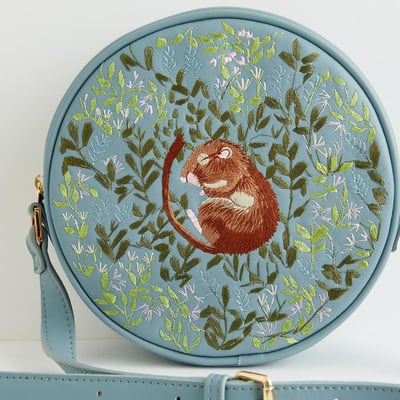 Fable England 睡鼠刺繡圓形包5