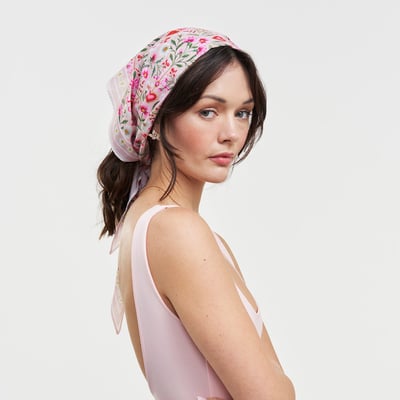 Fable England 花卉愛心三角絲巾1