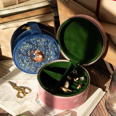 Fable England 睡鼠刺繡飾品盒1