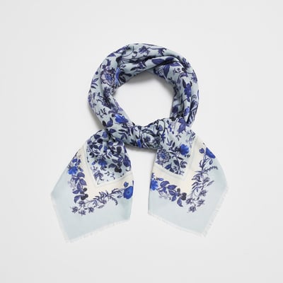 Fable England 藍調花卉絲巾1
