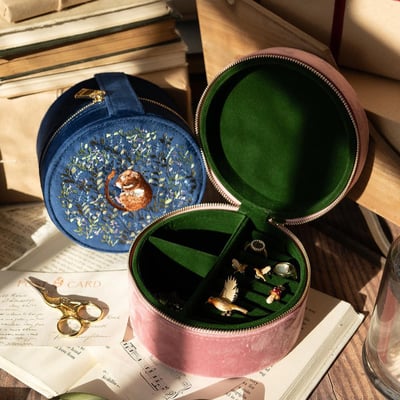 Fable England 睡鼠刺繡飾品盒1