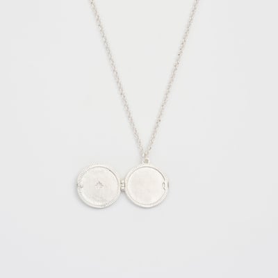 Fable England 夜影花月相片項鍊4