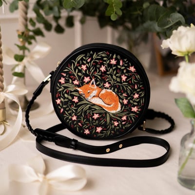 Fable England 夜影狐狸刺繡圓形包1