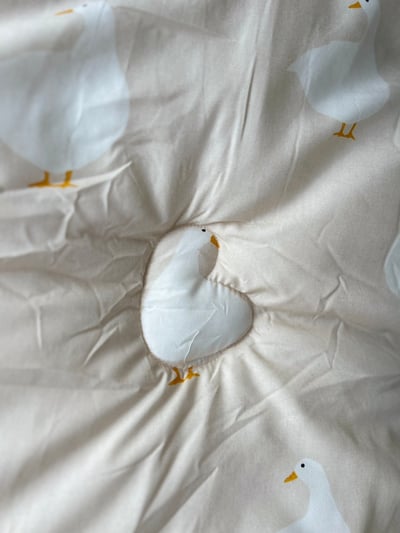 「破損」【賠本出清/韓國廣藏棉被】鴨寶寶-寶寶被(黃)2