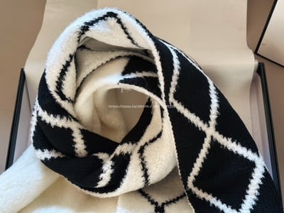 小香菱格紋羊絨圍巾9