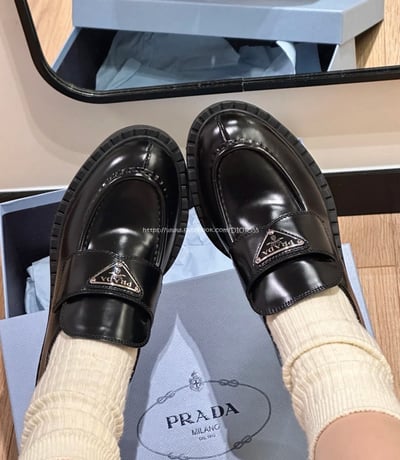 Prada三角logo樂福鞋3