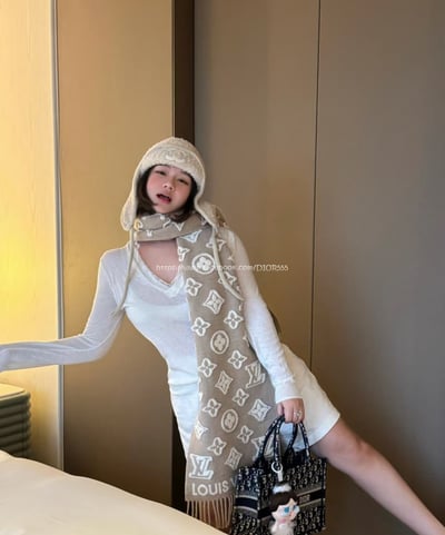 LV3D浮雕羊絨圍巾5