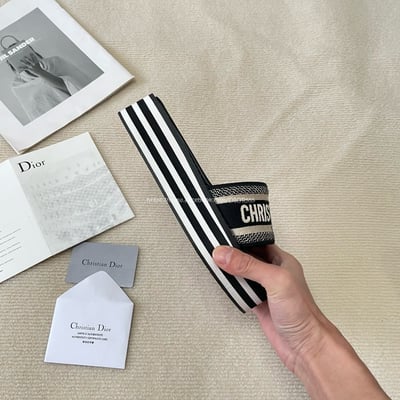 DIOR小厚底條紋拖鞋3