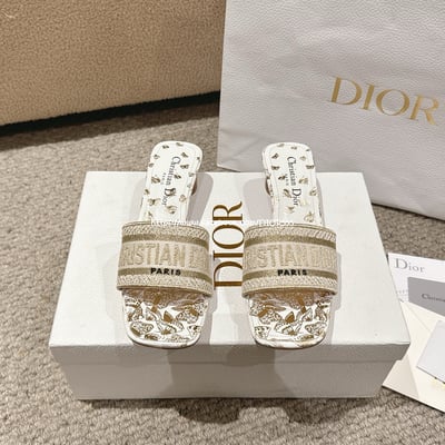 Dior刺繡高跟拖鞋4