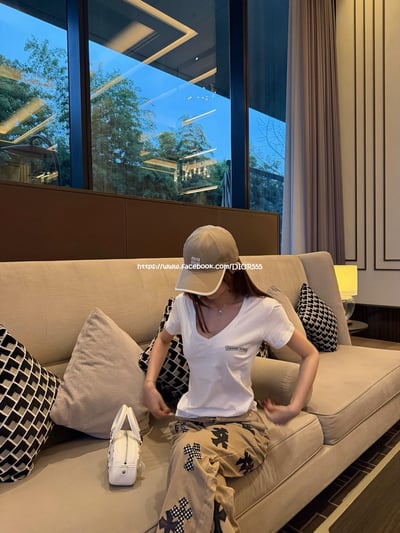 C.H克羅心 v領T1