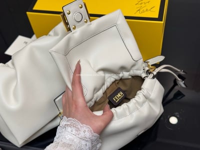 Fendi 大胖水餃包10