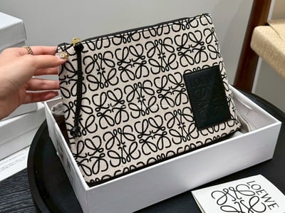 LOEWE Oblong  pouch帆布手拿包9