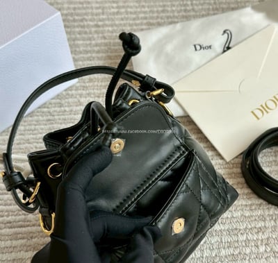  Dior羊皮水桶包 8