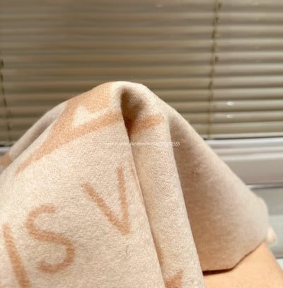 LV奶茶色圍巾6