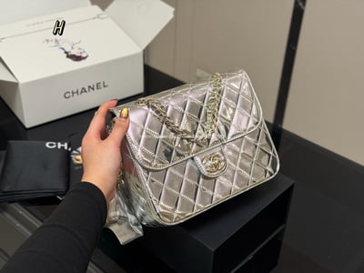 小香漆皮後背包11