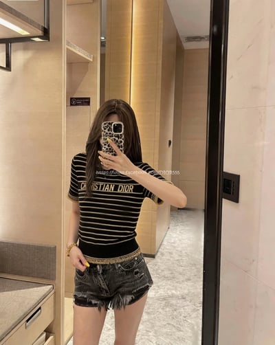 Dior燙金字母上衣2