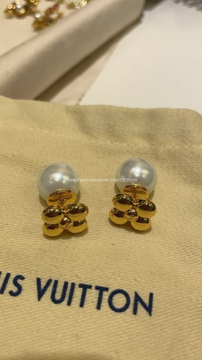 LV金屬小花朵字母耳環1