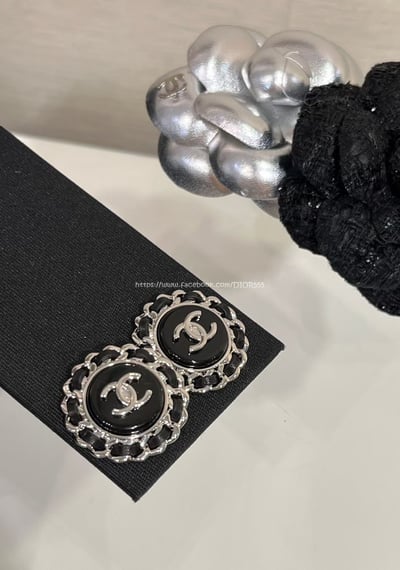 銀色雙C漆皮穿鏈圓形耳環4