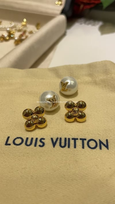 LV金屬小花朵字母耳環5