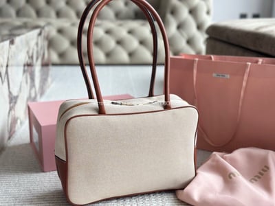 miumiu保齡球公文包 9