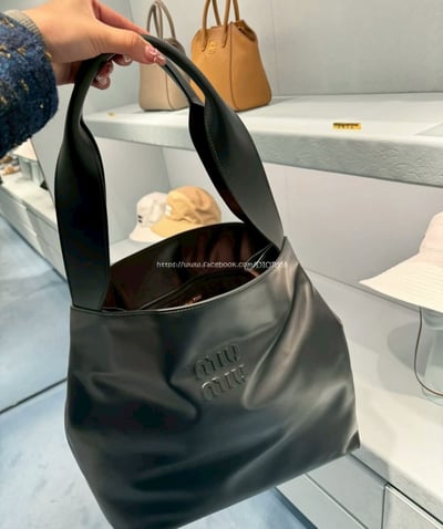 miumiu大號hobo 購物包5