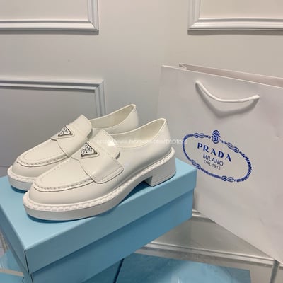 Prada三角logo樂福鞋11