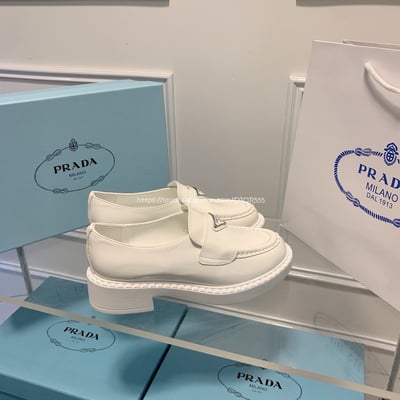 Prada三角logo樂福鞋1
