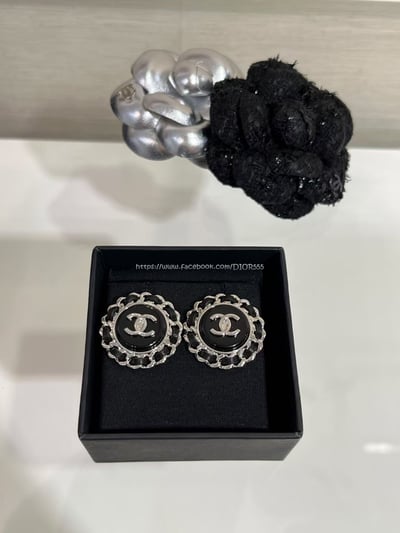 銀色雙C漆皮穿鏈圓形耳環1