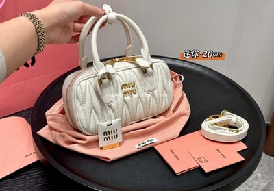 miumiu 褶皺保齡球包 6