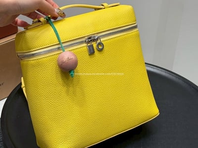  Loro Piana後背包 14