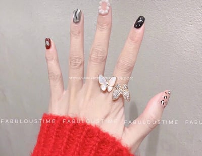 VCA蝴蝶白貝指間戒 2