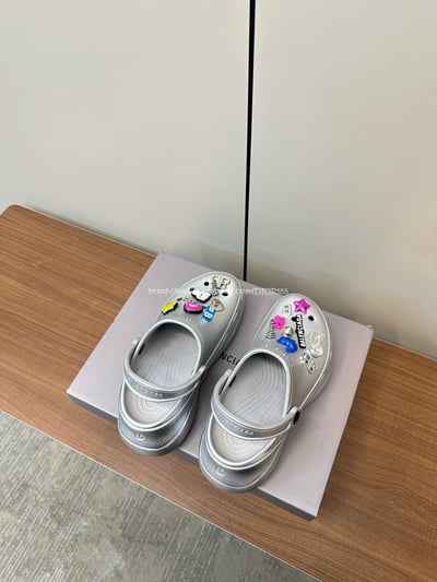 Balenciaga×Crocs洞洞鞋12