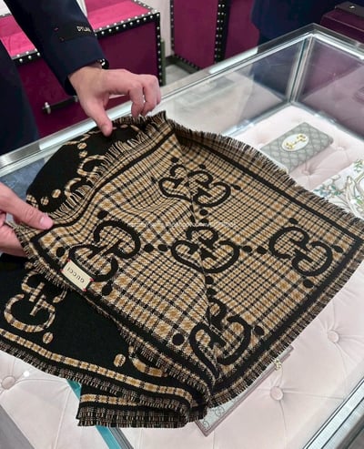 Gucci格紋圍巾12