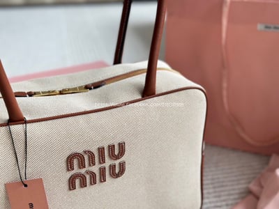 miumiu保齡球公文包 7