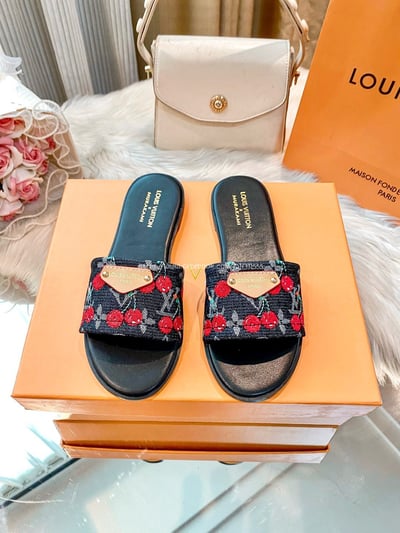  LV平底拖鞋 11