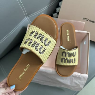 MiuMiu拉菲草拖鞋3