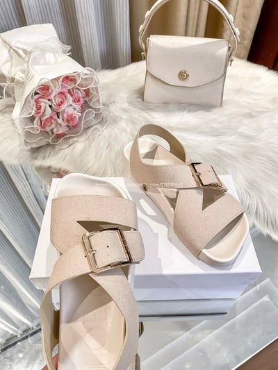 LOEVE交叉帶涼鞋10