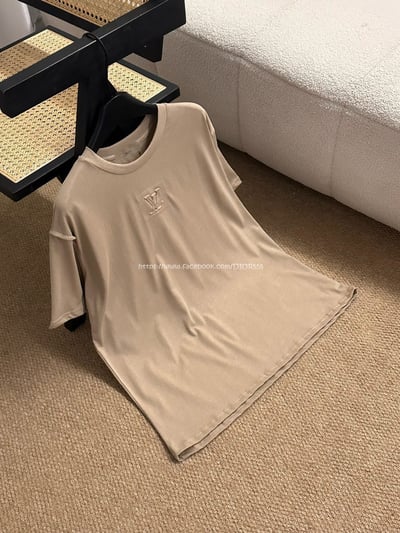 LV奶咖色壓花短袖T5