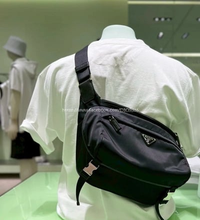 prada男士胸包 2