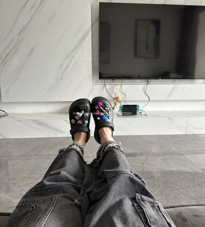 Balenciaga×Crocs洞洞鞋9