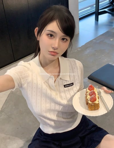 miu miu字母鏤空針織上衣3