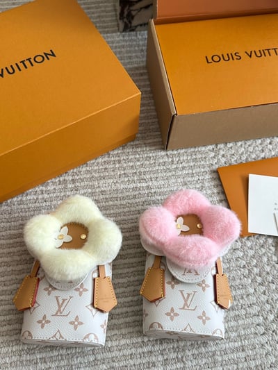 vivienne毛絨手機包1