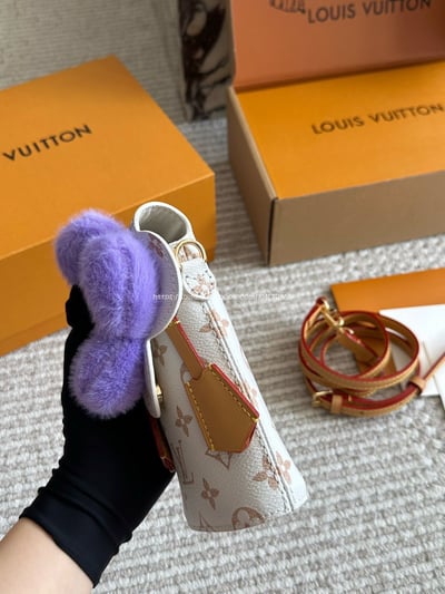 vivienne毛絨手機包8