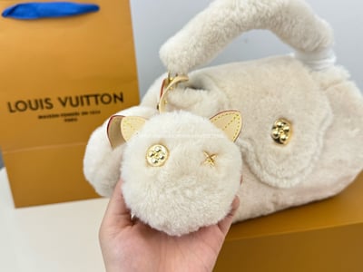 LV羊羔毛包包9