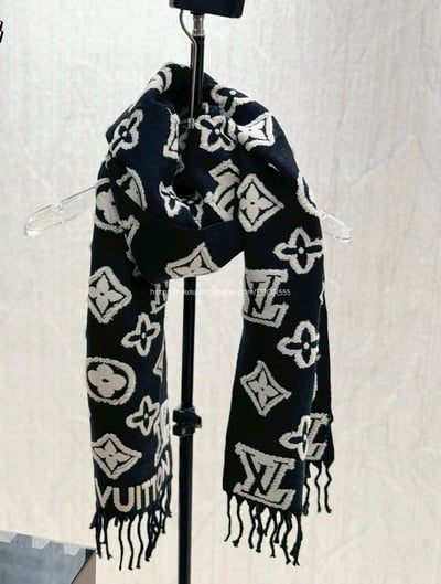 LV3D浮雕羊絨圍巾11